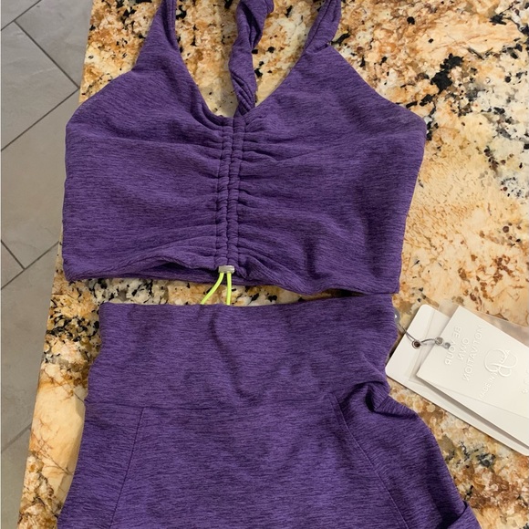 BOMBSHELL SPORTSWEAR OUTFIT - Picture 12 of 13